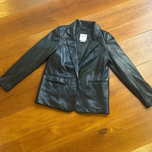 Blazer - Picture 2 of 3